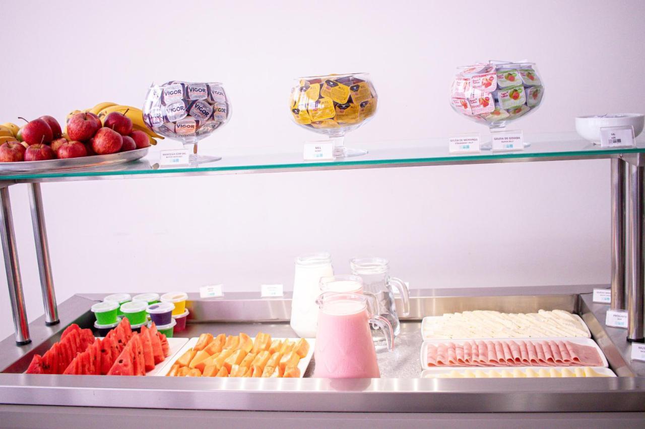 Hotel H2 Congonhas المظهر الخارجي الصورة A buffet with cold cuts