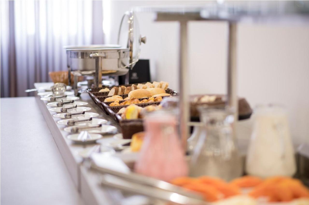 Hotel H2 Congonhas المظهر الخارجي الصورة A buffet